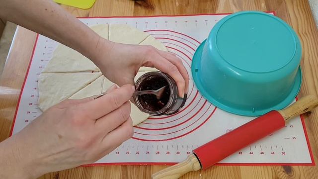 Рогалики с повидлом/ Пресное дрожжевое тесто без яиц и молочных продуктов смотреть онлайн