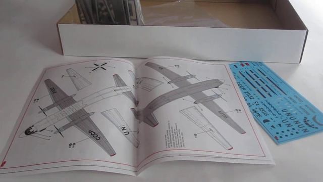 Коллекционная модель самолёта Ан-32 в масштабе 1:144. смотреть онлайн