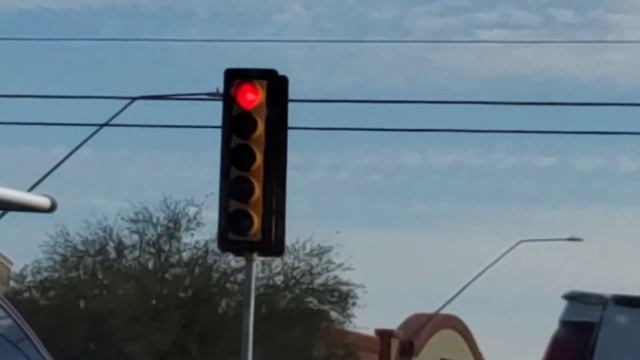 Wetmore Road And Oracle Road Intersection, New Pole With New Left Turn Traffic Lights, Tucson, AZ смотреть онлайн