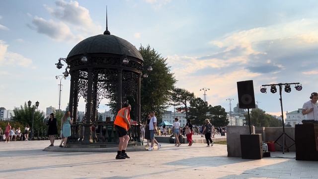 ЕКАТЕРИНБУРГ ТАНЦУЕТ МАЛЬЧИК КЛАССНО ДОМ СЕВАСТЬЯНОВА EASY DANCE MOVES SCENE RUSSIAN BOY DANCING смотреть онлайн