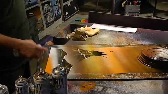 Художник рисует баллончиками в Lloret de Mare смотреть онлайн