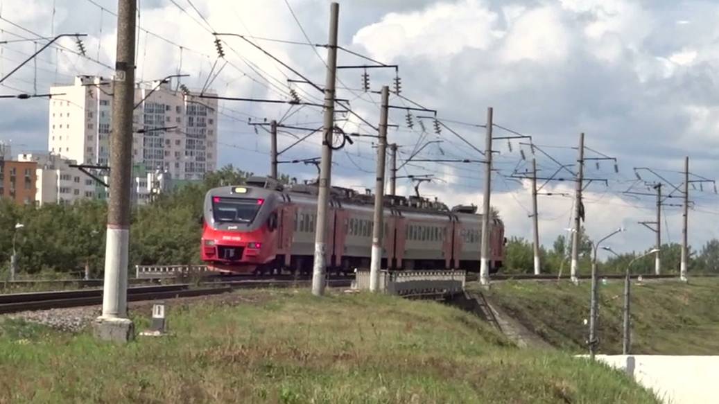 Электропоезд ЭП3Д-0090 на перегоне Толоконцево - Нижний Новгород Московский смотреть онлайн