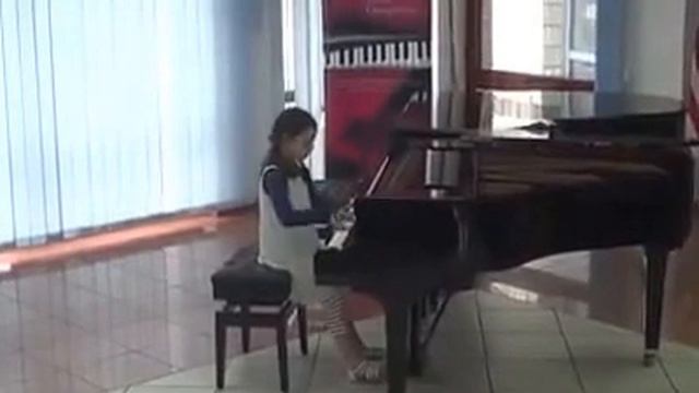 Živa Kereži (9 y)/ William Gillock: "Autumn Sketch" смотреть онлайн