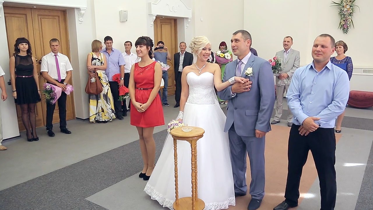 Жених и невеста на регистрации в загсе смотреть онлайн