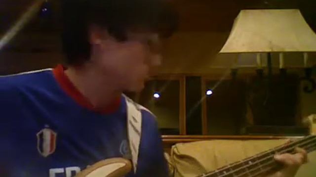 White Room Bass Cover (Cream) смотреть онлайн