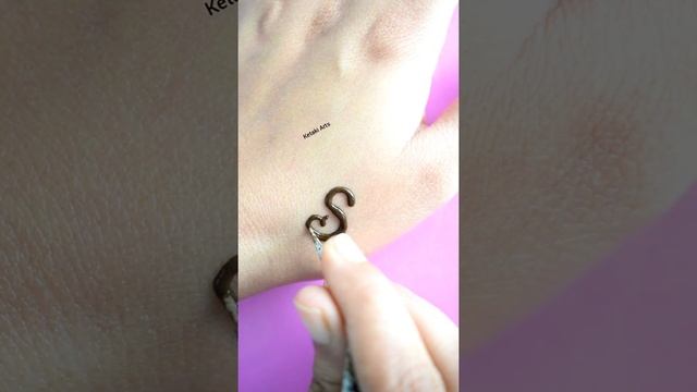 'S' Letter Mehndi Tattoo?|| #shorts #shortvideo смотреть онлайн