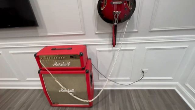 Ernie Ball Coiled Instrument Cable Review смотреть онлайн