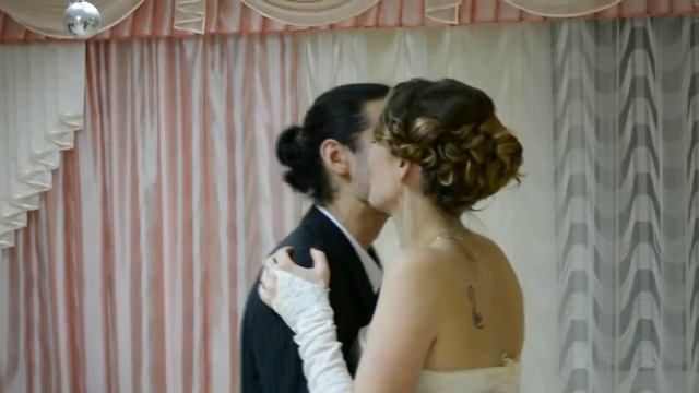 Катя Пак поёт на свадьбе(без ума) смотреть онлайн