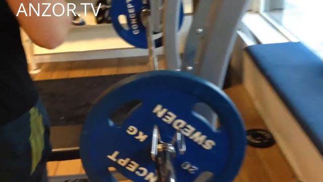 ШВЕЦИЯ: с Димой в спортзале... качаем спину... Гетебург Швеция... Sweden Goteborg смотреть онлайн