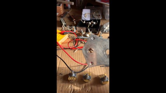 Guida al montaggio parte elettrica del basso "L' officina del Basso Elettrico" (Video 5) смотреть онлайн