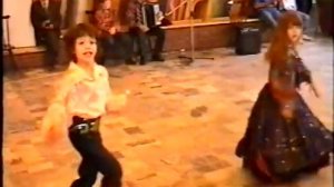 Цыганский. Танцуют дети.