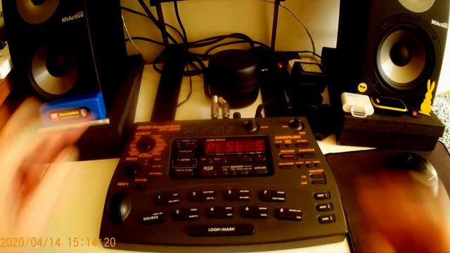 Zoom Sampletrak ST 224 in action -beat by dj nawyku смотреть онлайн