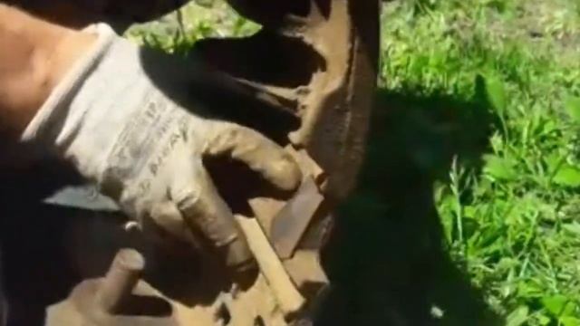 Ремонт и регулировка сегментной косилки. Покос травы трактором Т-25 смотреть онлайн