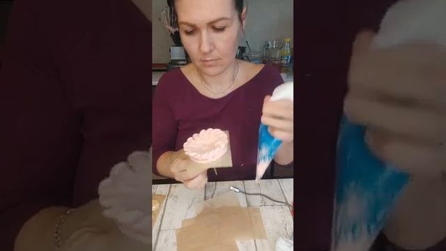 ??Гербера из зефира?️?Marshmallow gerbera?от Карины Загоскиной @pekarina.torty смотреть онлайн
