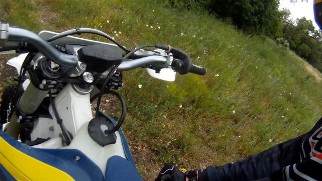 Rider Review: 2016 Husqvarna TE 300 смотреть онлайн