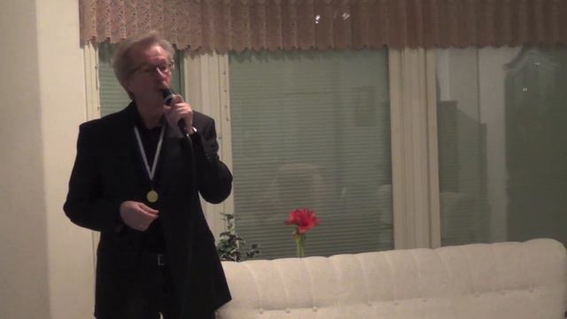 Kun ilta ehtii -tango Hannu Häyrisen tulkitsemana смотреть онлайн