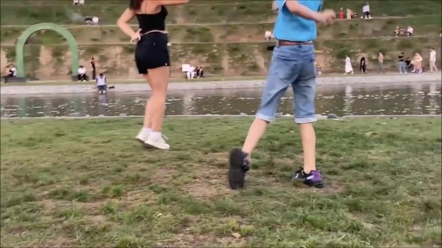 Малыш И Девушка Танцуют Красиво В Парке Чеченская Песня Гогия 2022 Лезгинка ALISHKA Genclik Parki смотреть онлайн