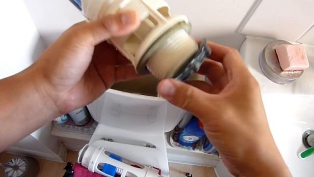 How to Fix a Modern Toilet Cistern - Leaks into Bowl non-stop смотреть онлайн