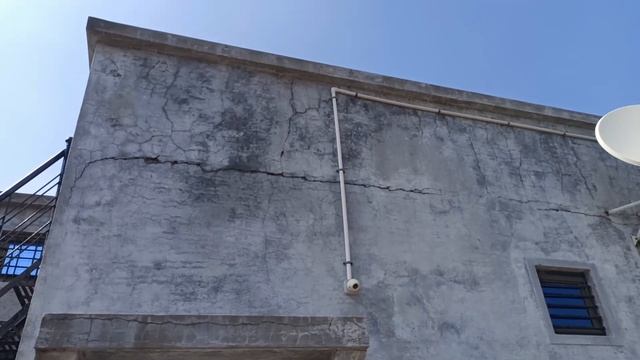 छत पर टाइल लगाने से हुआ ये नुकसान,roof tile disadvantages .. смотреть онлайн