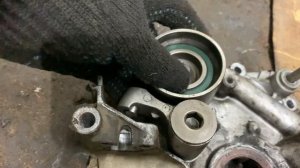 Регулировка зазора клапанов, замена масляного насоса ДВС, замена помпы Toyota Land Cruiser100 2UZ-F