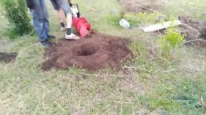 Бурение лунок мотобуром для забора диаметром шнека 300мм