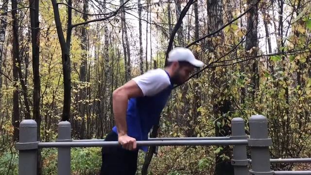 Отжимание от брусьев от инструктора по спорту Нурлана Гамидуллаева смотреть онлайн