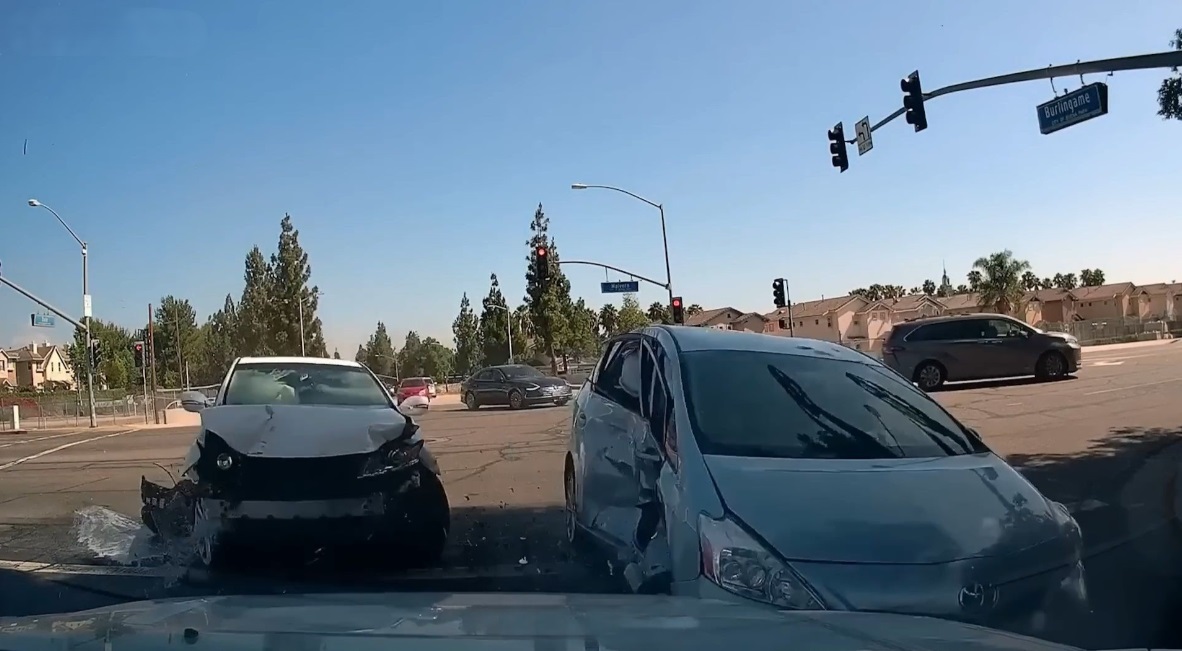 КТО ВЫДАЕТ ИМ ПРАВА? Водители-глупцы на дорогах творят безумие! Начинаю ходить пешком! смотреть онлайн