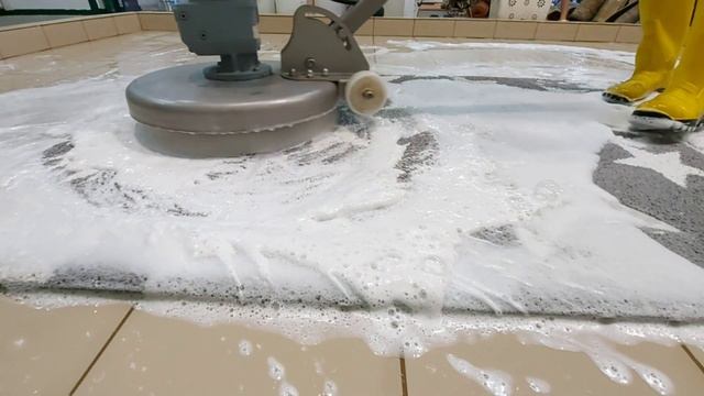 Ведь если звезды стирают, значит, это кому-нибудь нужно? / Washing carpet with a romantic mood смотреть онлайн