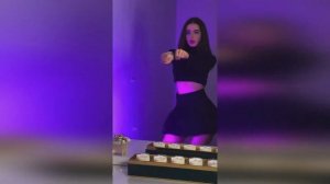 ??? ⇝Малышка хочет ласки блестят красные глазки