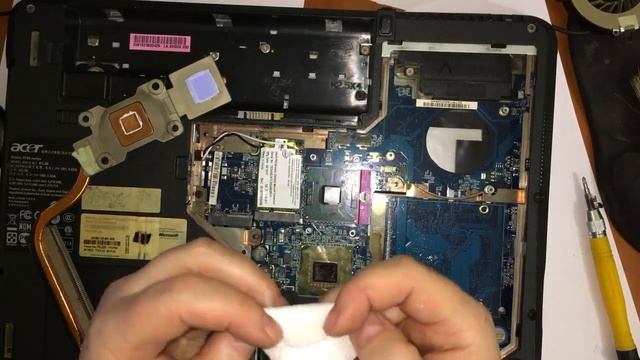 ACER Aspire 5720 Разборка, чистка от пыли, замена термопасты смотреть онлайн