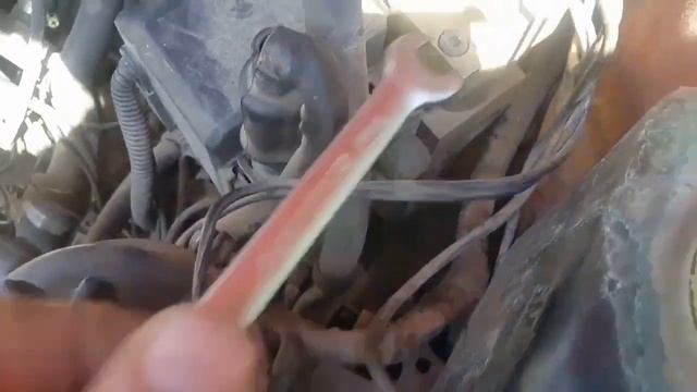 Прокачиваю тормоза.Пытаюсь спустить воздух через главный цилиндр.Какой результат. Опель Вектра а1.6 смотреть онлайн