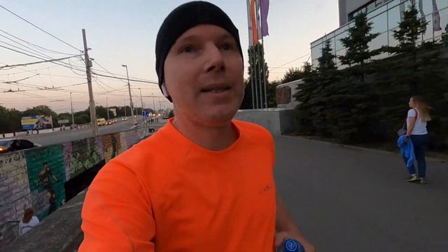 БЕГОМ ПО КАЛИНИНГРАДУ. ДЕВУШКИ, МУЗЫКА и РАЗВЛЕЧЕНИЯ ВЕЧЕРНЕГО ГОРОДА смотреть онлайн