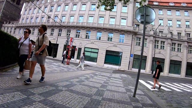 Что посмотреть рядом с Главным вокзалом. Юбилейная синагога, Йиндржишская башня и Главпочтамт Праги смотреть онлайн