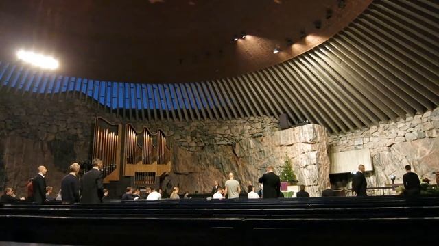 Финский мужской хор YL в церкви в скале /Temppeliaukion Kirkko/ в Хельсинки (распевка) смотреть онлайн