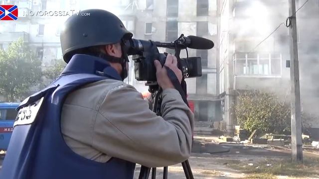 Пожар после обстрела в доме по ул Взлетной Киевского района Донецка смотреть онлайн