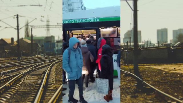 Воронеж: уехать сегодня утром было практически нереально - автобусов мало, и те - переполнены. 😱🤬 смотреть онлайн