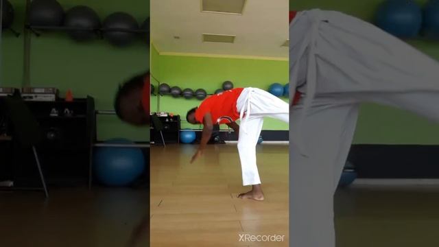 keeping fit with Capoeira - Meia lua de compasso смотреть онлайн