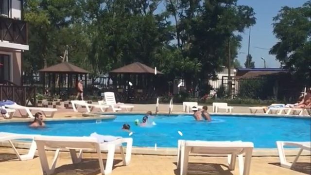 Бассейны с детской чашей для купания. Турбаза "Парус" - это УДОБНЫЙ отдых с детьми на море смотреть онлайн