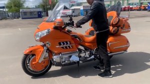 Как правильно ставить Honda Goldwing 1800 на центральную подножку :))) обучение ?
