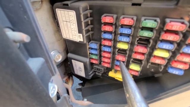 Power Outlet & Cigarette Lighter Fuses ( 2009 KIA SPORTAGE) смотреть онлайн