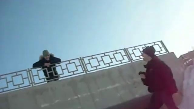 Идиоты и плафон.AVI смотреть онлайн