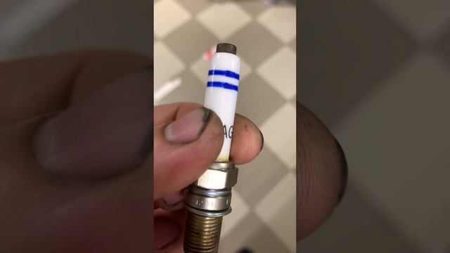 Пример поддельной свечи vag 04e905601b. Мотор 1.4 ea211. Прошу прощения за «френч» ?? смотреть онлайн