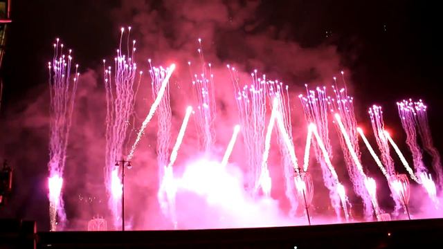Салют на Красной площади Новый год 2020 / Fireworks on Red Square - NEW YEAR 2020 смотреть онлайн