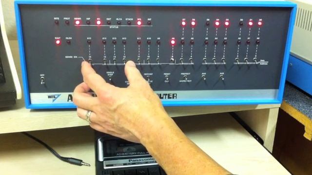 Altair 8800 - Video #9.1 - Loading 8K BASIC from Cassette смотреть онлайн