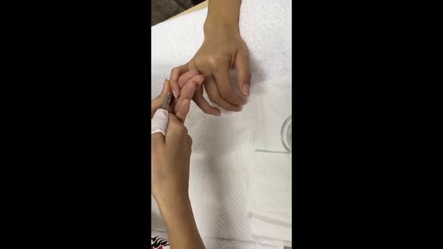 Обрезаем кутикулы .. Ногти смотреть онлайн
