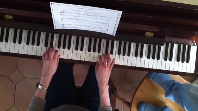 Uptown Girl easy piano смотреть онлайн