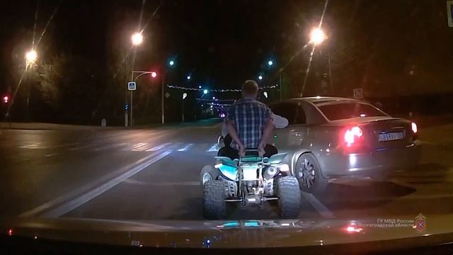 Полицейские города Волжского задержали угонщика квадроцикла смотреть онлайн