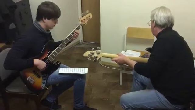 Фрагмент с урока бас-гитары смотреть онлайн