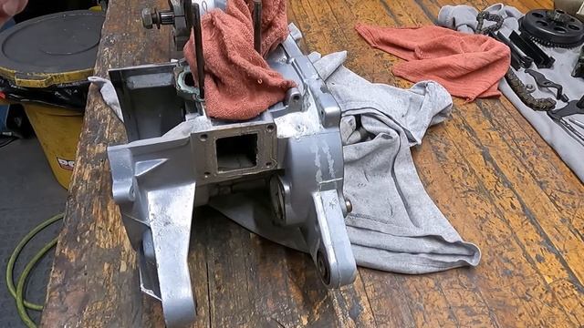 Geely 50cc Scooter disassembly Qingqi 50cc 2 Stroke diagnosis Part 2 flywheel removal case splittin смотреть онлайн