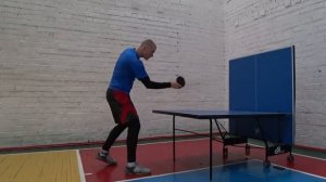 Играю в  теннис сам собой целый час